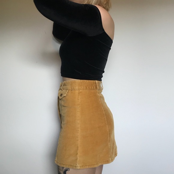 BDG UO corduroy tan mini skirt size 4 - Picture 2 of 5